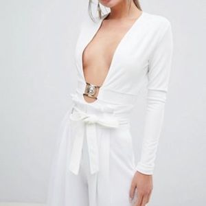 PRETTY LITTLE THING SEXY PLUNGE BODYSUIT V NECK WHITE BODYSUIT